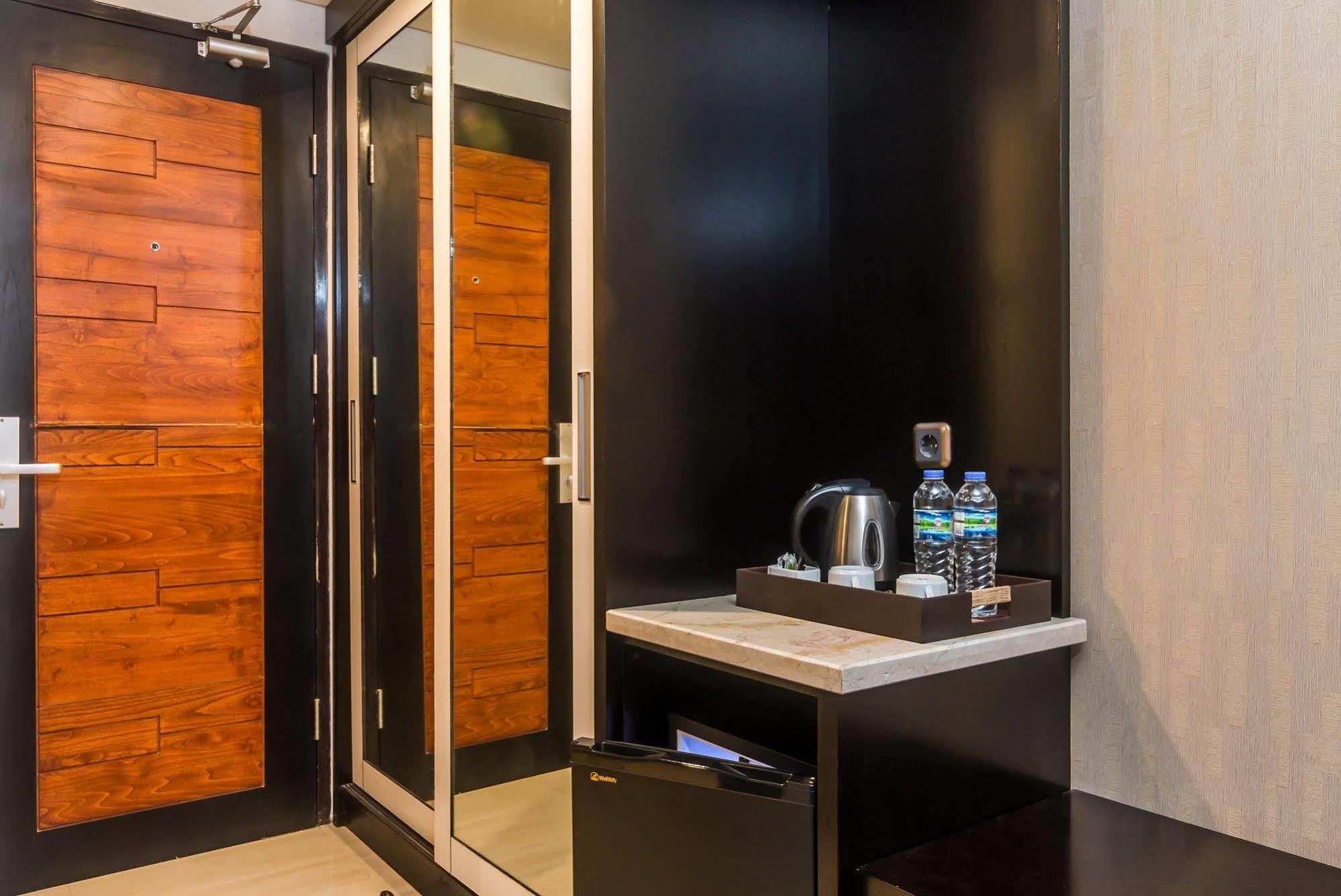 Zen Rooms Denpasar Marlboro Exterior foto